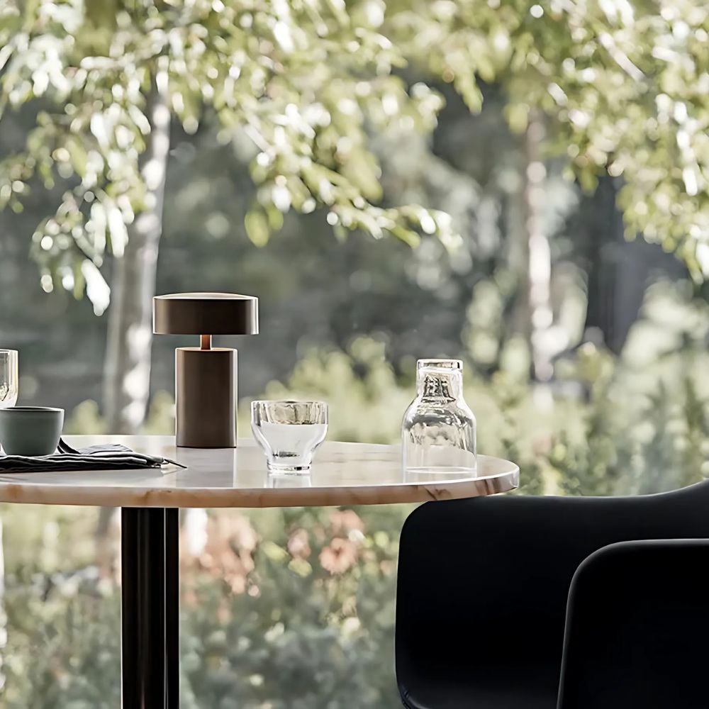 Design tafellamp in kolomvorm – Wit mat metalen afwerking - Vessina