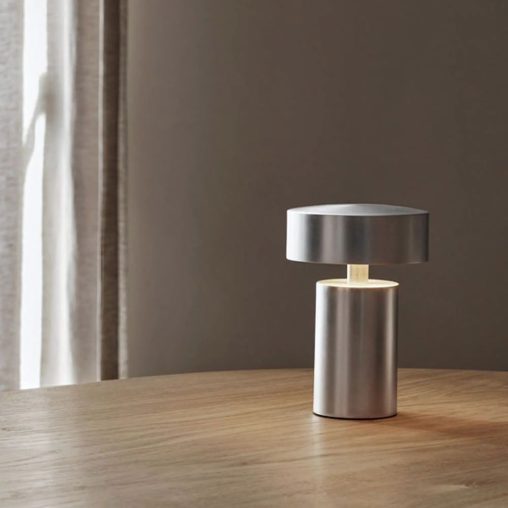 Design tafellamp in kolomvorm – Wit mat metalen afwerking - Vessina