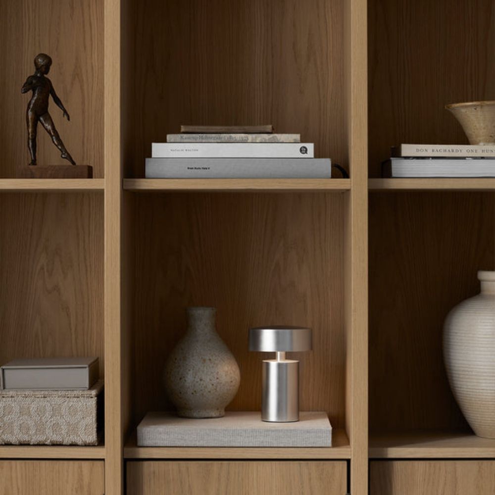 Design tafellamp in kolomvorm – Wit mat metalen afwerking - Vessina