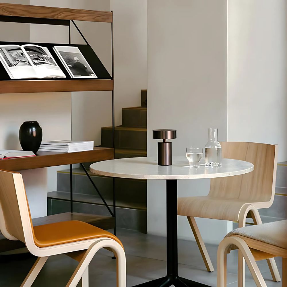 Design tafellamp in kolomvorm – Wit mat metalen afwerking - Vessina