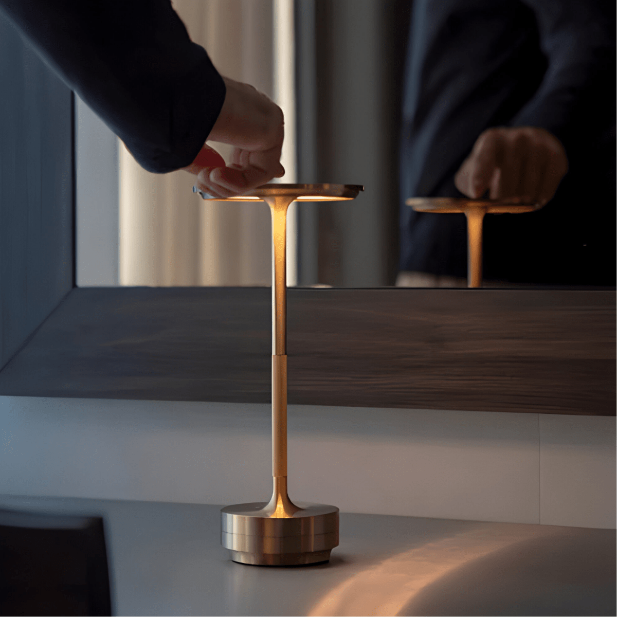 Draadloze metalen tafellamp – Dimbaar met touchbediening - Vessina
