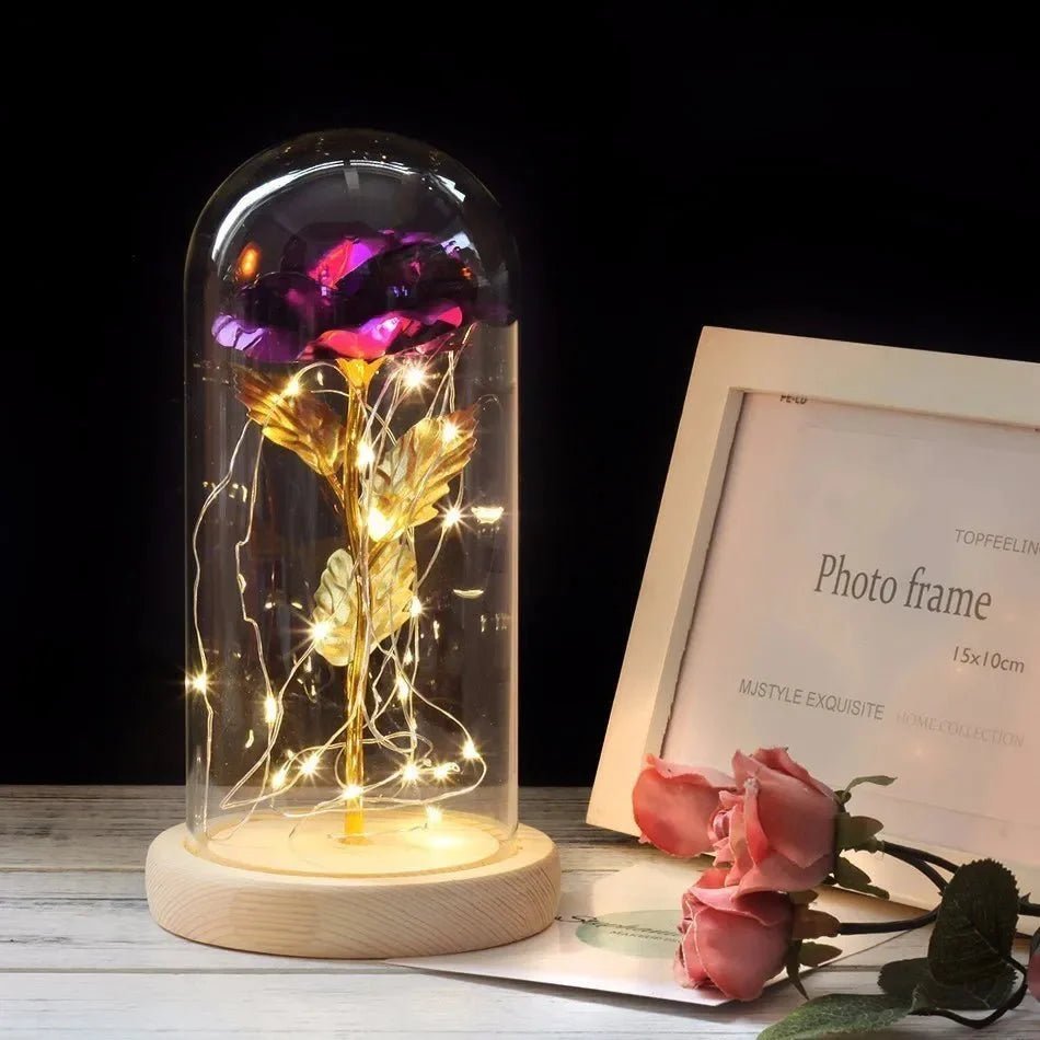 Glazen stolp met rode roos en warm ledlicht - Vessina