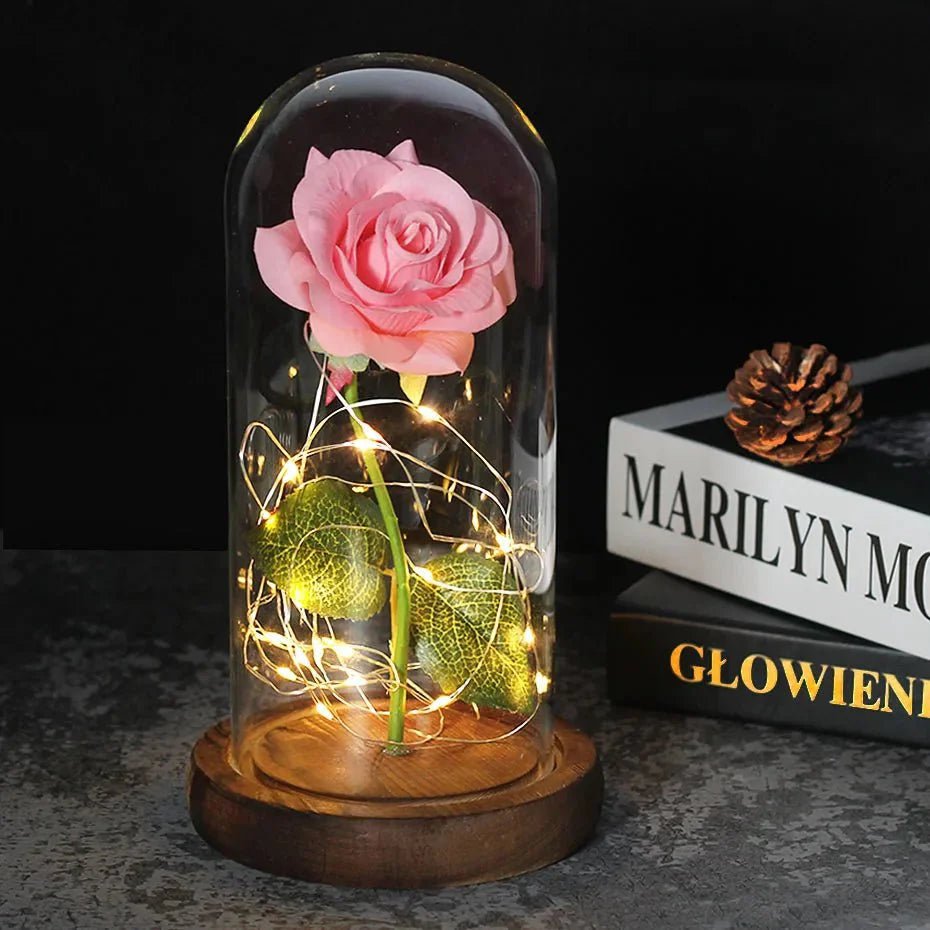 Glazen stolp met rode roos en warm ledlicht - Vessina