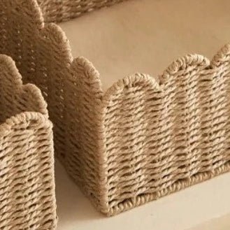 Opbergmand van gevlochten rotan met golvende rand - Vessina