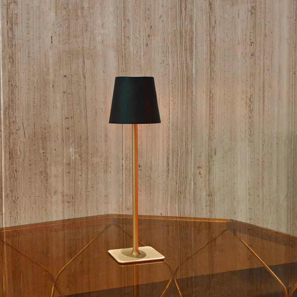 Tafellamp hoog model in ijzer, minimalistisch design - Vessina