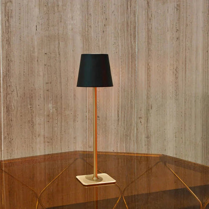 Tafellamp hoog model in ijzer, minimalistisch design - Vessina