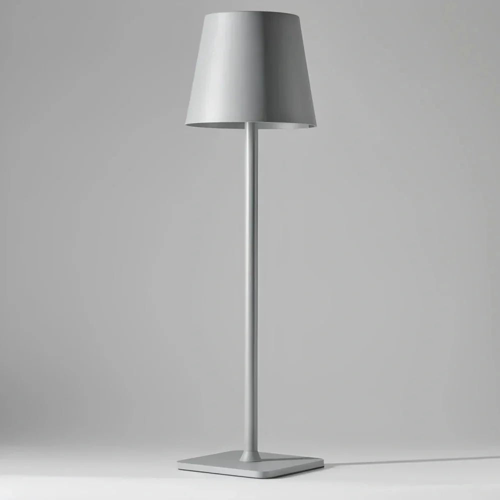 Tafellamp hoog model in ijzer, minimalistisch design - Vessina