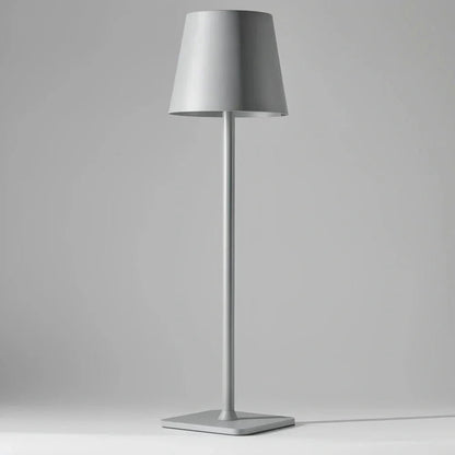 Tafellamp hoog model in ijzer, minimalistisch design - Vessina