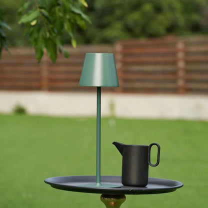 Tafellamp hoog model in ijzer, minimalistisch design - Vessina