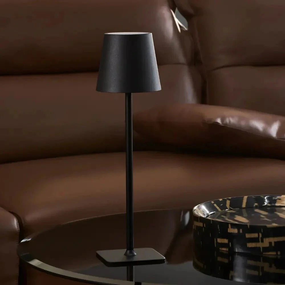 Tafellamp hoog model in ijzer, minimalistisch design - Vessina