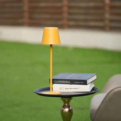 Tafellamp hoog model in ijzer, minimalistisch design - Vessina