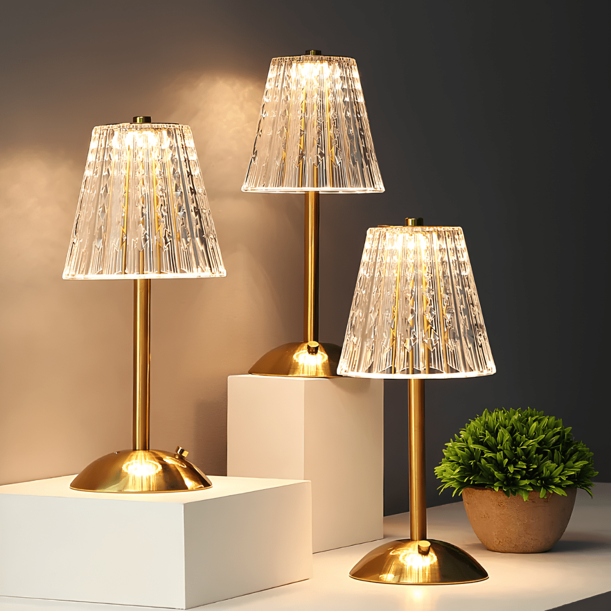 Tafellamp van kristalhelder acryl met geborsteld aluminium - Vessina