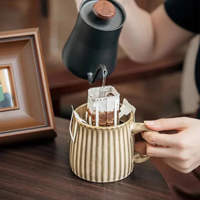 Vessina – Grote Keramische Mok met Deksel - Vessina